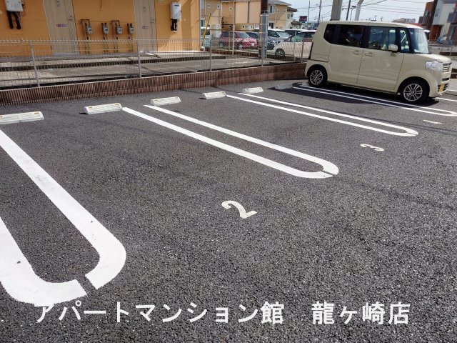 アミルミネの駐車場
