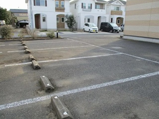 レオパレスルーチェの駐車場|画像9