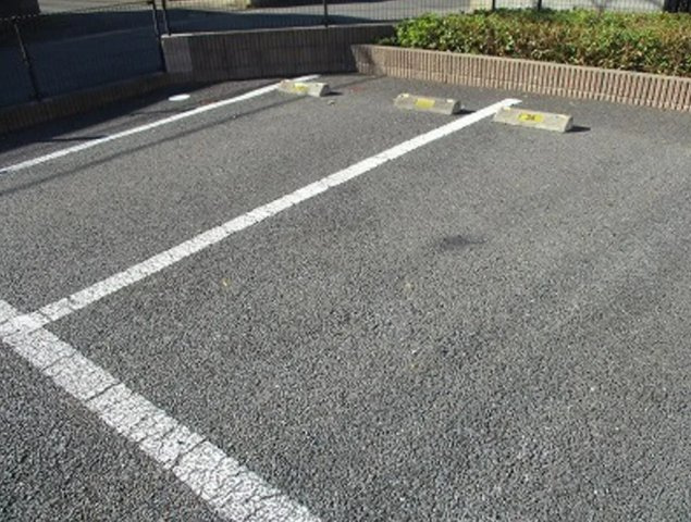 レオパレスエスピナカⅢの駐車場