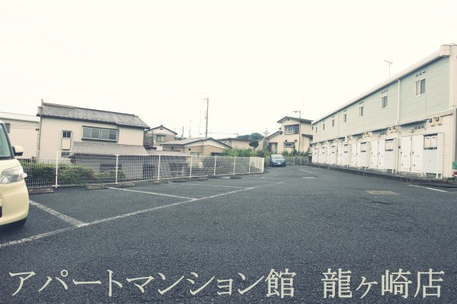 レオパレス新町の駐車場
