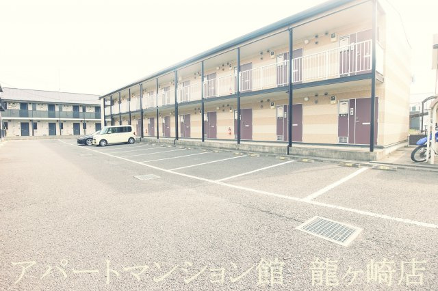 レオパレスエスピナカⅡの駐車場