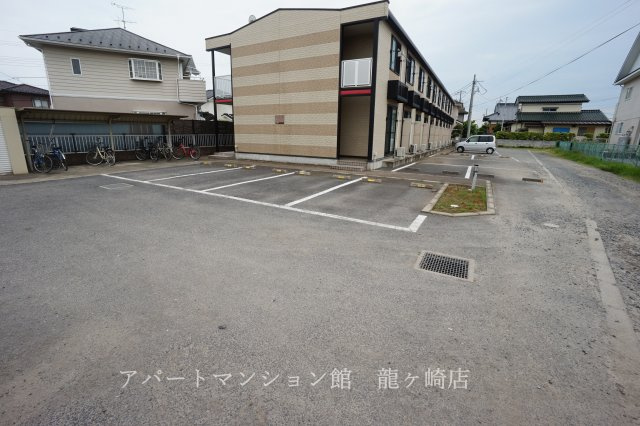 レオパレスコテナン阿見中央の駐車場