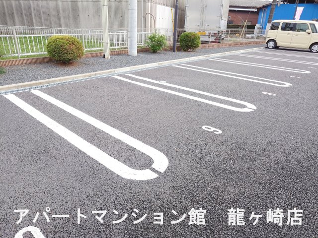 エンプレスⅡの駐車場