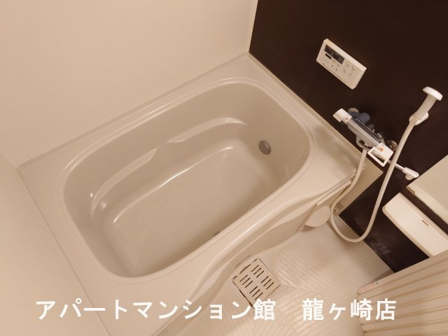Pure Houseの浴室|※写真は102号室使用(反転)