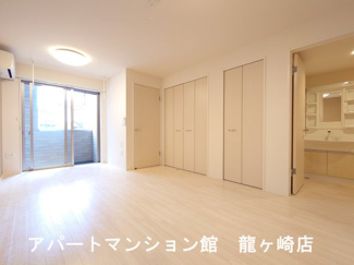 【居間・リビング】 | Pure House | ※写真は102号室使用(反転)