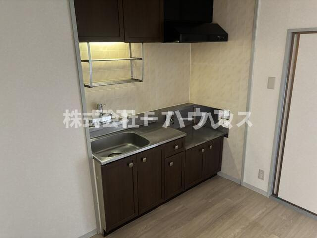 トリヴァンベール原木中山のキッチン
