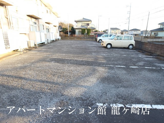 エルディム西Ｂの駐車場