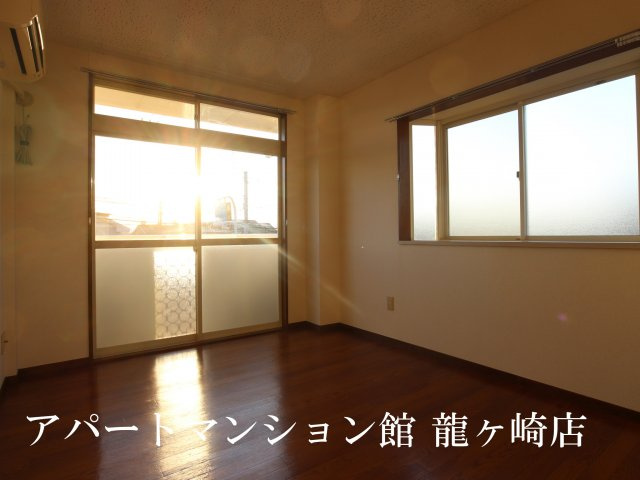 エルディム西Ｂの洋室