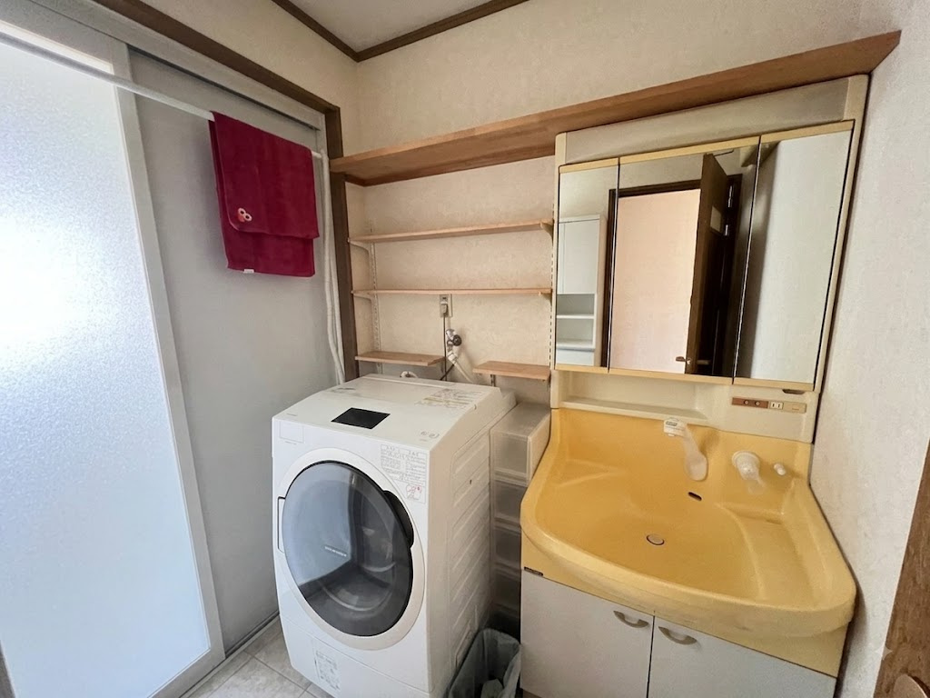 【安心の鉄筋カーポート2台分】最新トイレ＆エアコン完備！小城市小城町　3LDKの平屋住宅の独立洗面台