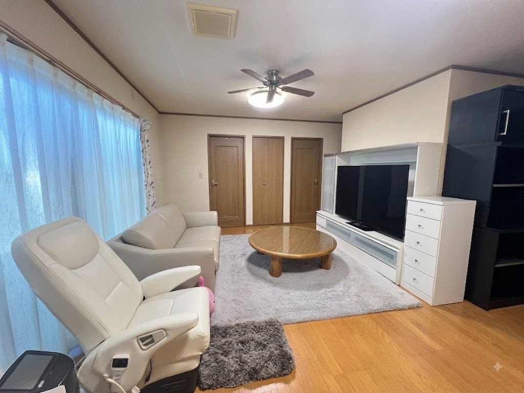 【安心の鉄筋カーポート2台分】最新トイレ＆エアコン完備！小城市小城町　3LDKの平屋住宅の居間・リビング
