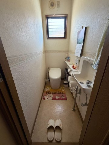 【安心の鉄筋カーポート2台分】最新トイレ＆エアコン完備！小城市小城町　3LDKの平屋住宅のトイレ