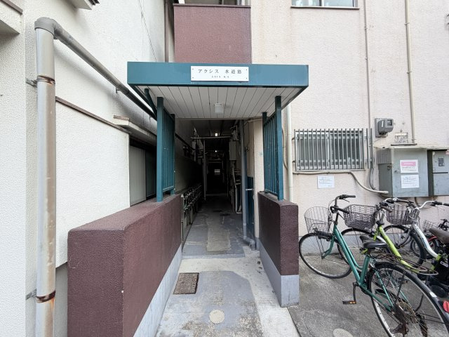アクシス水道筋のエントランス