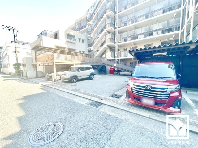 コープ野村尼崎壱号棟の駐車場