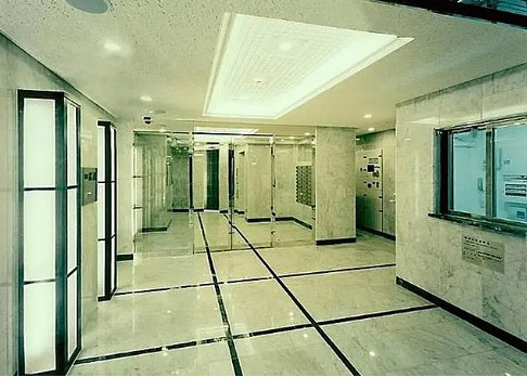 千代田区神田須田町１丁目の賃貸マンションのエントランス