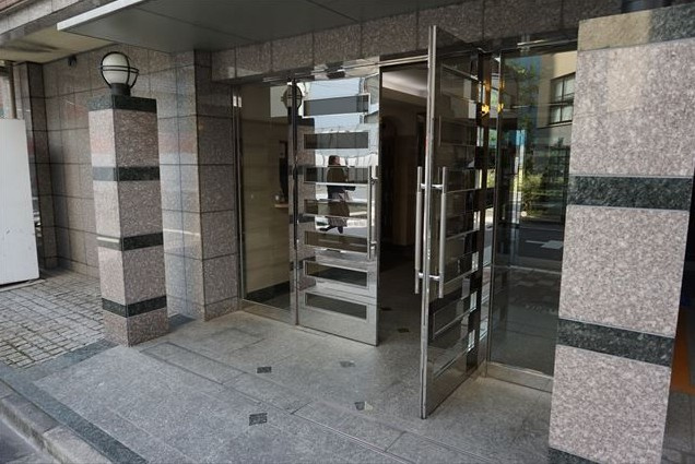 千代田区東神田１丁目の賃貸マンションのエントランス