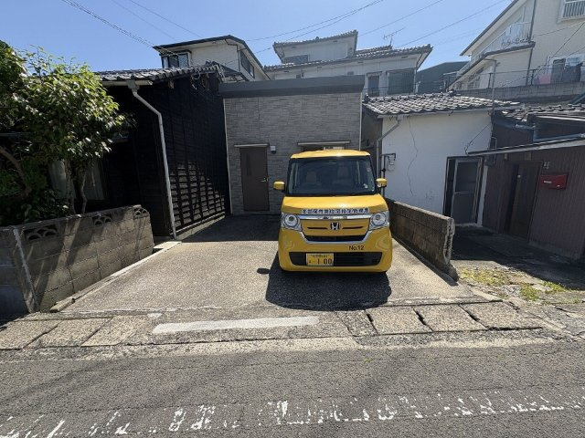 横尾町2408-2・2408-3平屋の駐車場