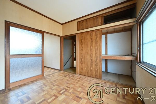 生駒郡三郷町勢野西５丁目の中古一戸建の洋室|■現地撮影写真■2階の洋室、収納も沢山あって便利ですね！