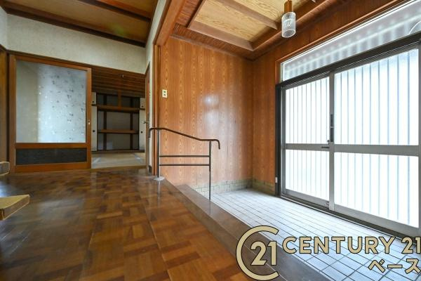 生駒郡三郷町勢野西５丁目の中古一戸建の玄関|■現地撮影写真■すっきりと広々とした玄関が家族やお客様を迎えてくれます！