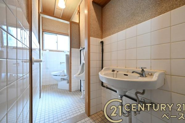 生駒郡三郷町勢野西５丁目の中古一戸建のトイレ|■現地撮影写真■１・２階ともに綺麗なお手洗を完備！