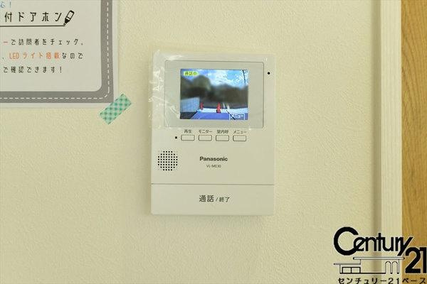 葛城市中戸 ５号地 ／新築一戸建の内観：施工例|■ＴＶモニター付きインターホンで防犯対策もバッチリ！来客も一目でわかり安心です！■