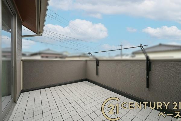 大和郡山市満願寺町の中古一戸建のバルコニー|■現地撮影写真■開放感あふれる南向きのバルコニー！洗濯物もよく乾きます！