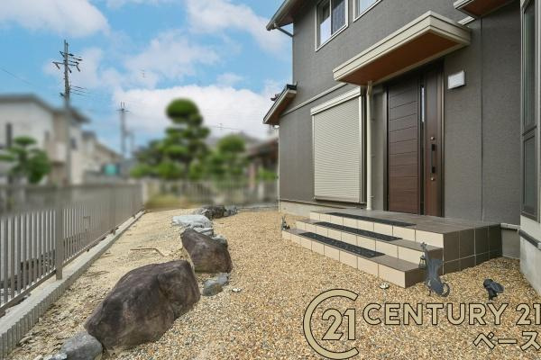 大和郡山市満願寺町の中古一戸建の庭|■現地撮影写真■広くて開放的なお庭でゆったりプライベートな時間を満喫！