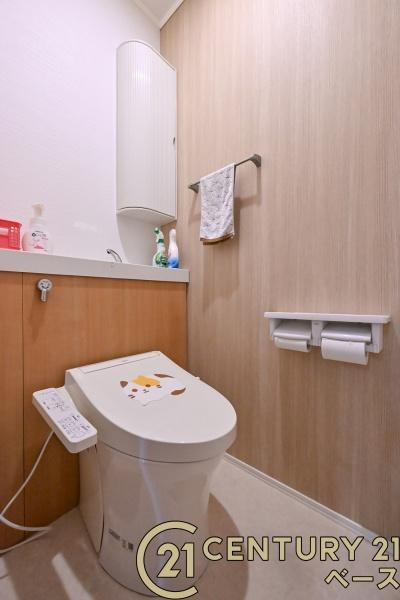 大和郡山市満願寺町の中古一戸建のトイレ|■現地撮影写真■１・２階ともに清潔感のある綺麗なお手洗を完備！
