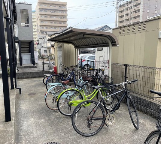 レオパレスシェソワⅢのその他|屋根付き駐輪場完備
