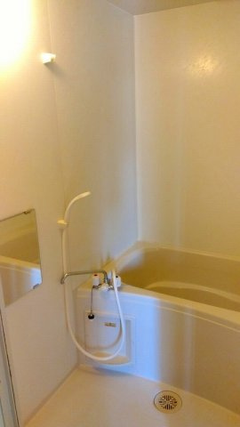 レオパレスル　シェルＢの浴室