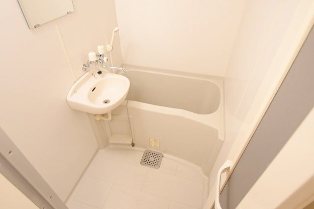 レオパレスＦｌａｔ新栄の浴室