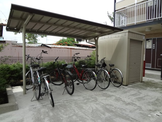 レオパレスレクレドールのその他|屋根付き駐輪場