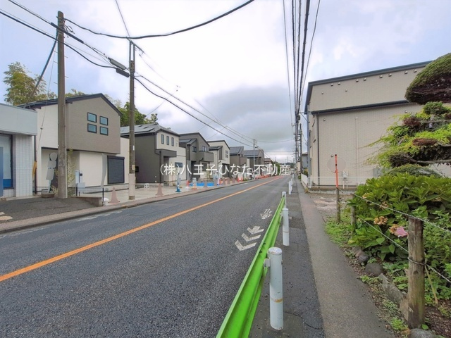 『八王子市新築戸建て』八王子市四谷町736-1【仲介手数料無料】　２期の前面道路含む現地写真|～仲介手数料無料☆八王子ひなた不動産～八王子市四谷町　新築戸建て
