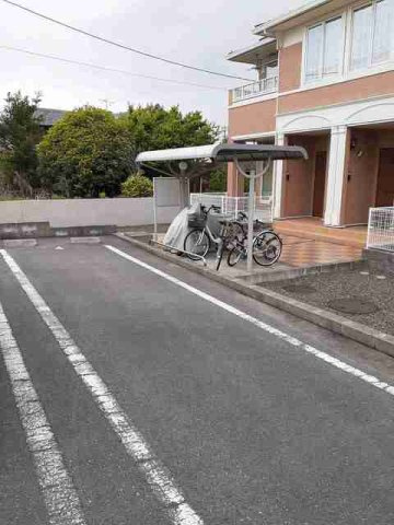 プランドールの駐車場