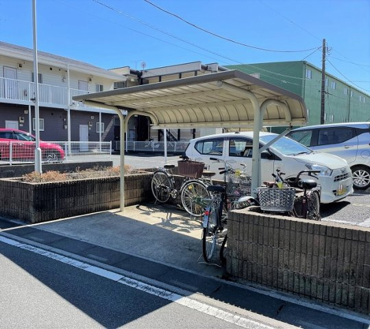 レオパレス三郷中央　清のその他|屋根付き駐輪場