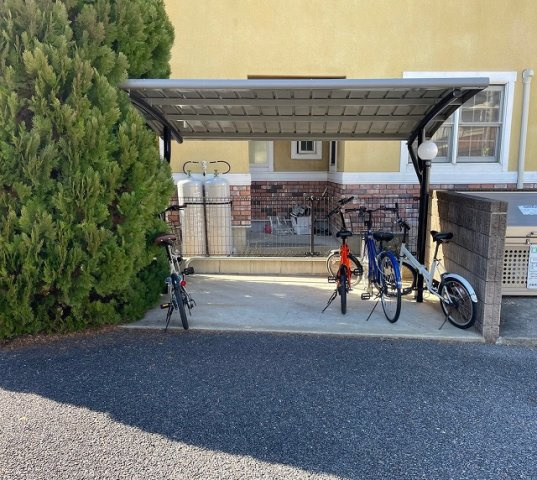 レオパレスボンジュルネのその他|屋根付き駐輪場