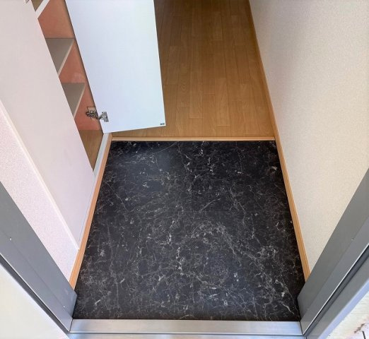 レオパレスボンジュルネの玄関