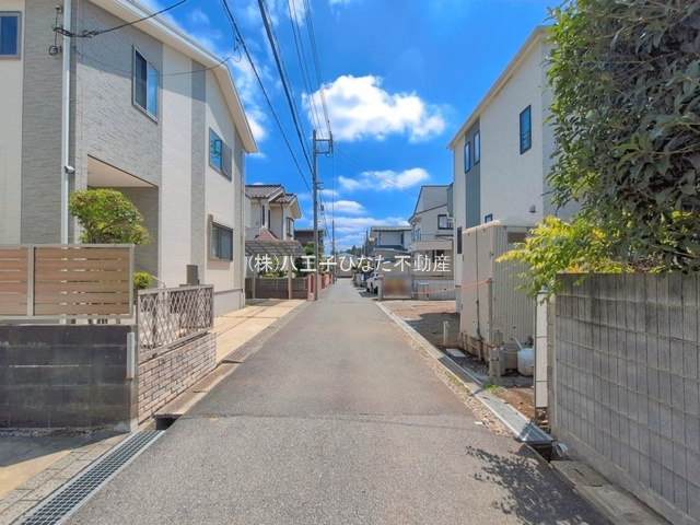 『八王子市新築戸建て』八王子市散田町2-32-5【仲介手数料無料】　１４期の前面道路含む現地写真|～仲介手数料無料☆八王子ひなた不動産～八王子市散田町　新築戸建て