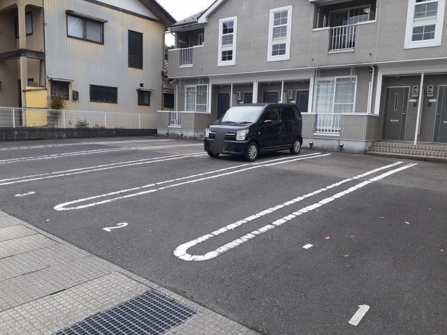 メゾン　ドゥ　コルーテの駐車場