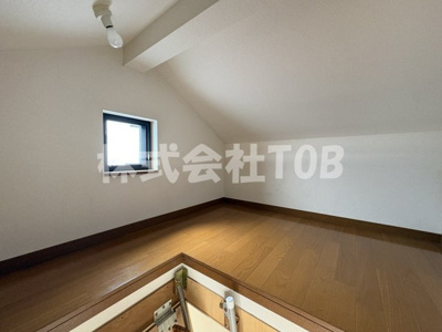 【その他】 | 船橋戸建-船橋5丁目・定期借家3年- | 2F　洋室5.2帖　屋根裏収納※クリーニング完了前※