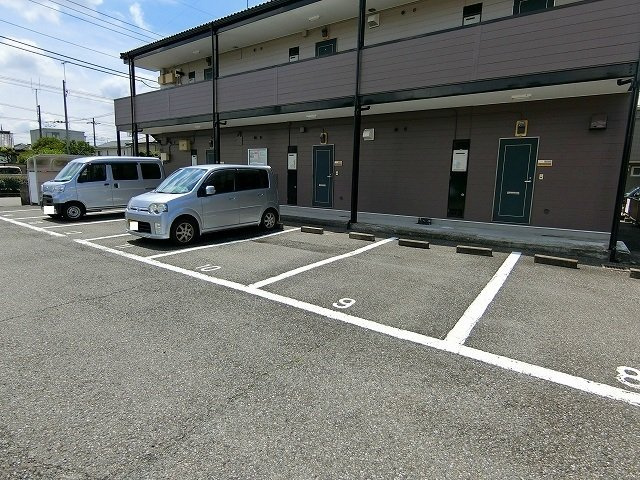 ビューラ東新Ａの駐車場|駐車場に車を止められます