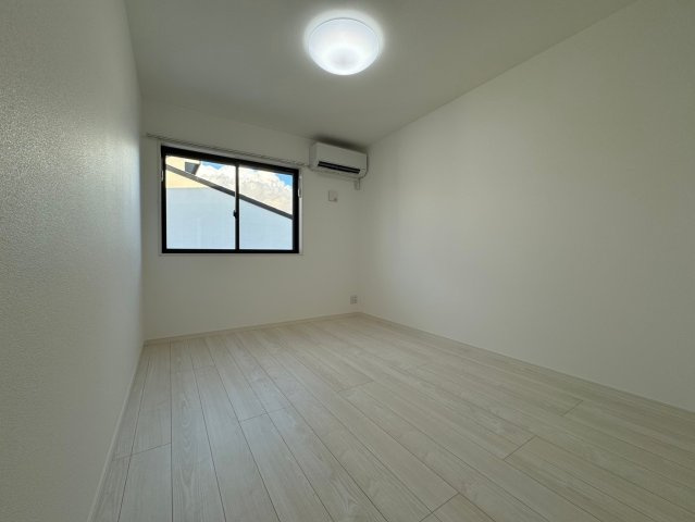 川崎市多摩区生田６丁目のアパートの居間・リビング