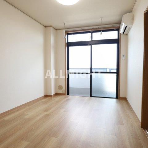 川崎市多摩区登戸の賃貸マンションの居間・リビング|★お部屋探しはオールマイト不動産までご相談下さい♪