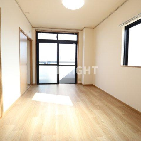 川崎市多摩区登戸の賃貸マンションの居間・リビング|★お部屋探しはオールマイト不動産までご相談下さい♪