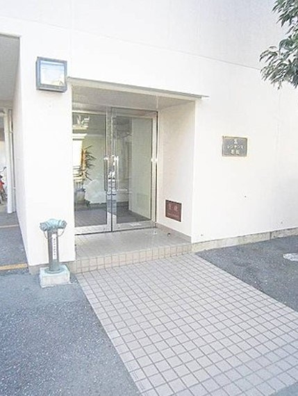 レジデンス若松のエントランス