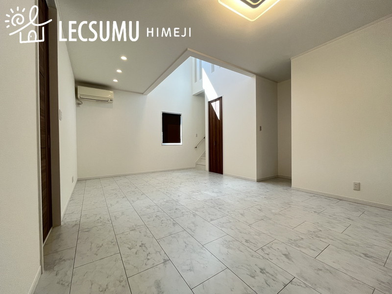 姫路市御国野町深志野/中古戸建の居間・リビング