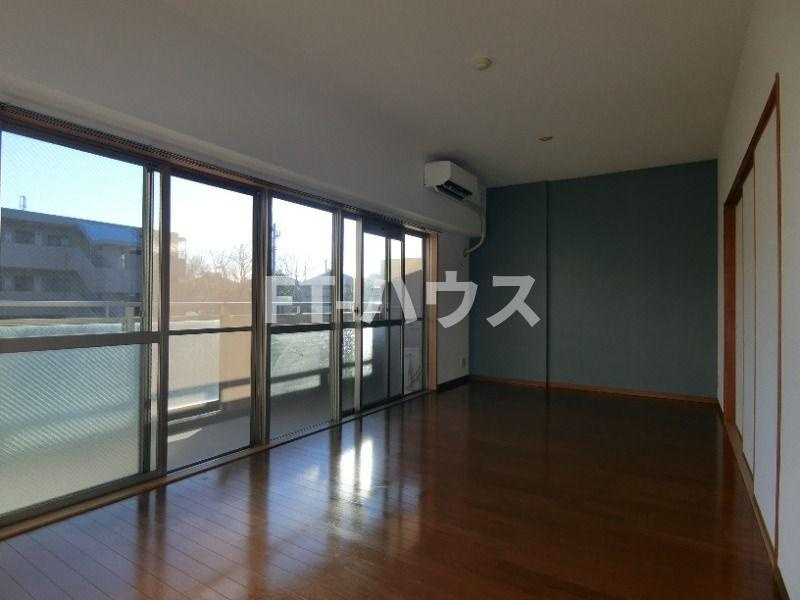 Cozy緑が丘A棟の居間・リビング