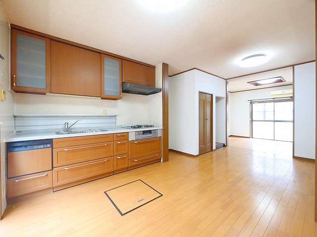 神殿町戸建の内装