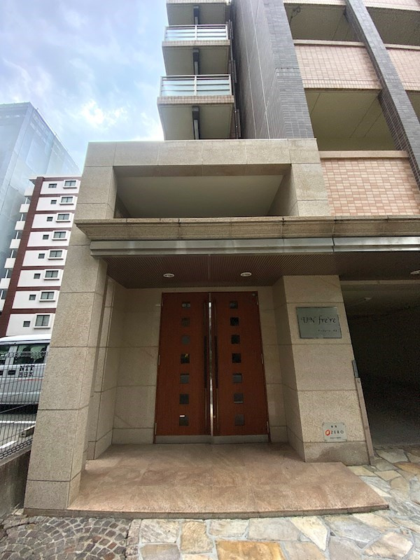 アンフレール川上の外観