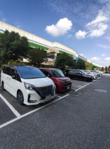 HAT神戸・脇の浜　18号棟の駐車場