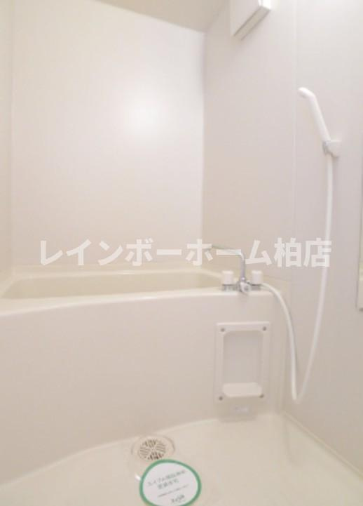 仲介手数料50％半額キャンペーン物件の浴室|落ち着いた空間のお風呂です